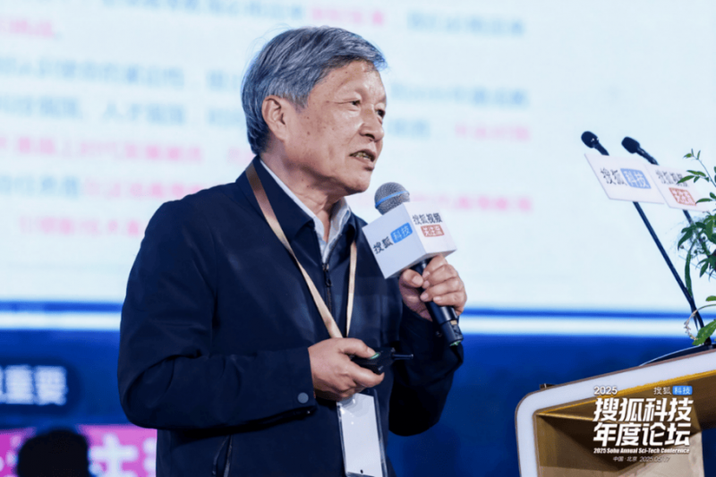 郑州清和苑里小区现“黑物业”地下室被改成“迷宫”